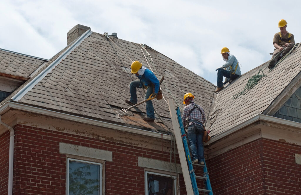 Seasonal Roof Maintenance and Repair in Canada: How to Maintain and Repair Roofs Before and After Winter